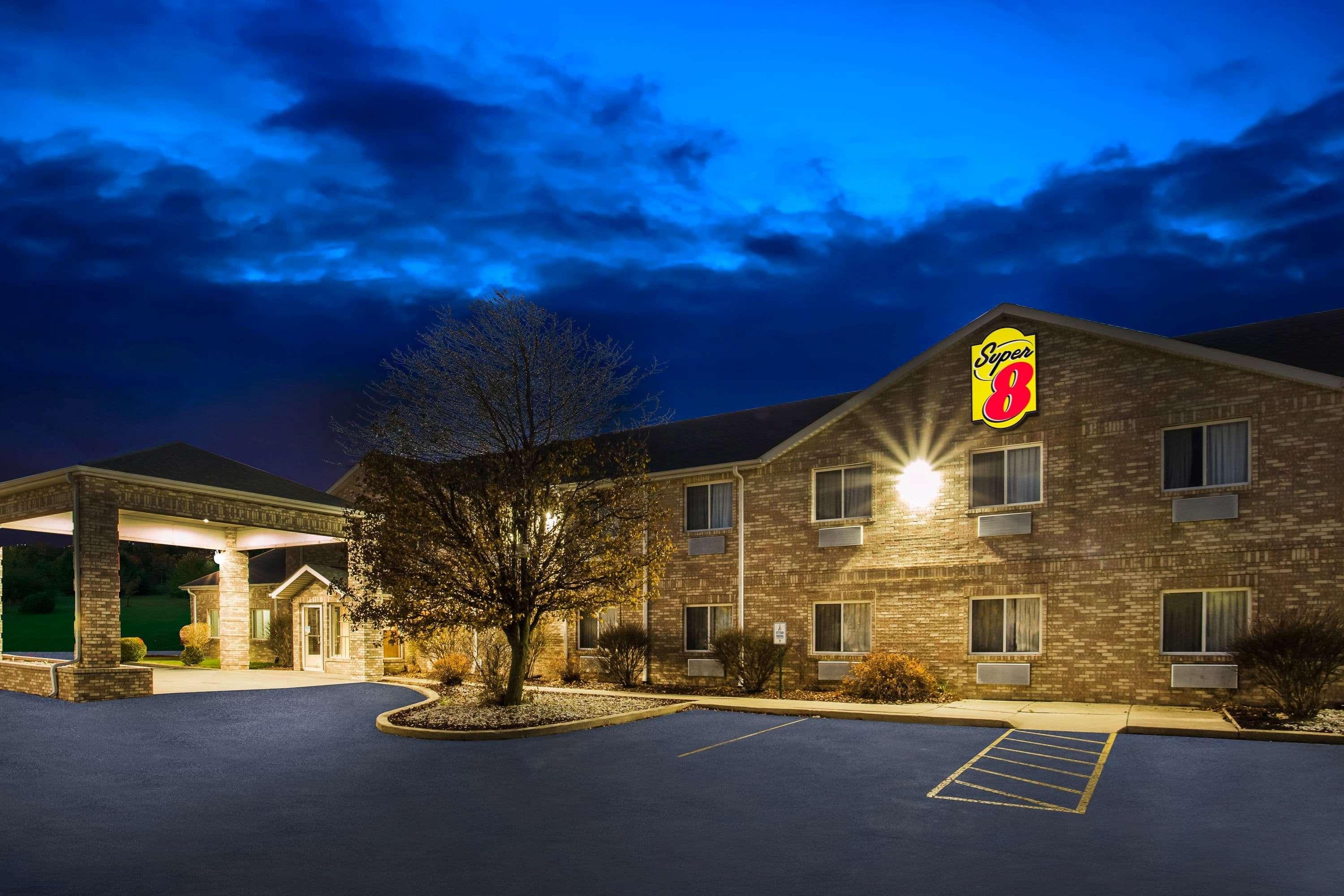 Super 8 By Wyndham Remington Hotel Kültér fotó